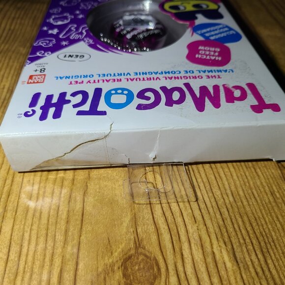 Tamagotchi Gen 1 NEW "damaged box" - Picture 4 of 6